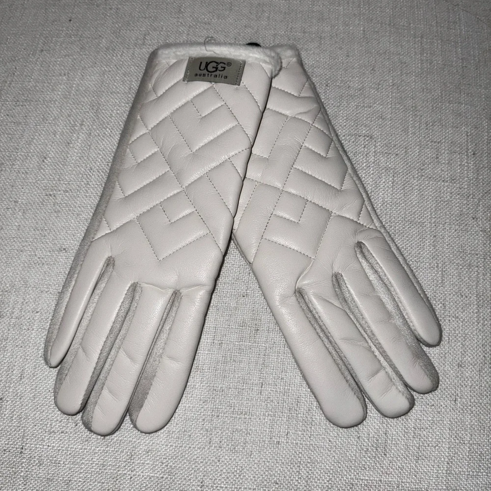 UGG Women's White Quilted Leather Gloves